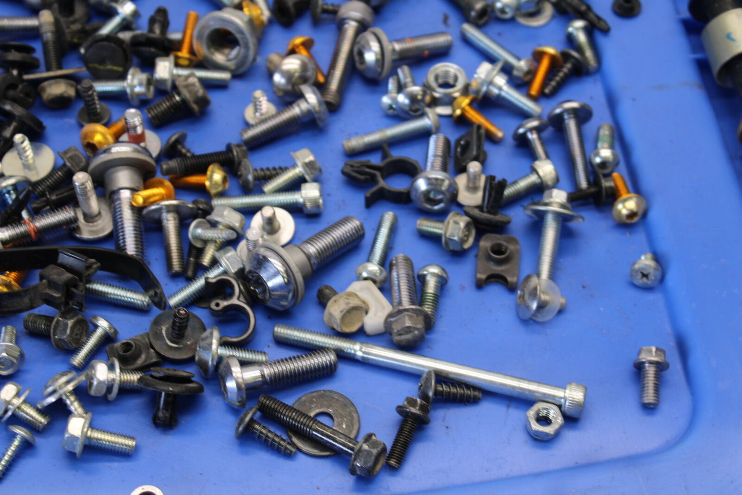 08-16 YAMAHA YZF R6 ENGINE MOUNTING BOLTS HARDWARE MOTOR SCREWS BB665