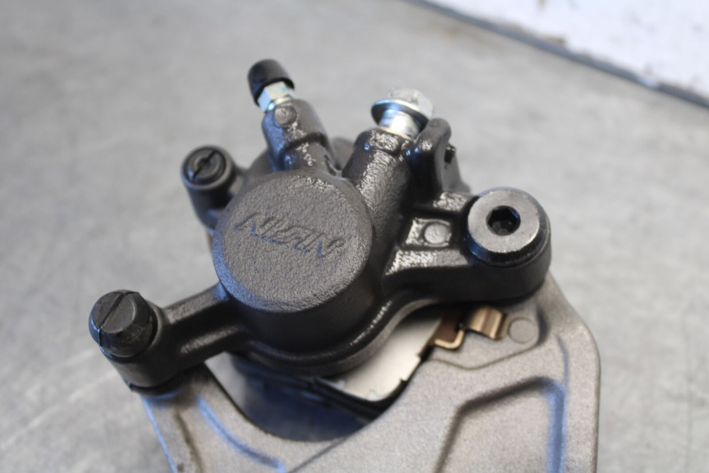 11-24 SUZUKI GSXR750 REAR BACK BRAKE CALIPER W MOUNT BRACKET BB687