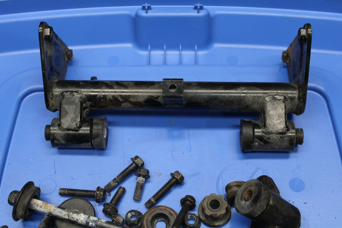 05-06 KAWASAKI VULCAN VN1500 CLASSIC ENGINE MOUNT MOTOR BRACKET HARDWARE BB220