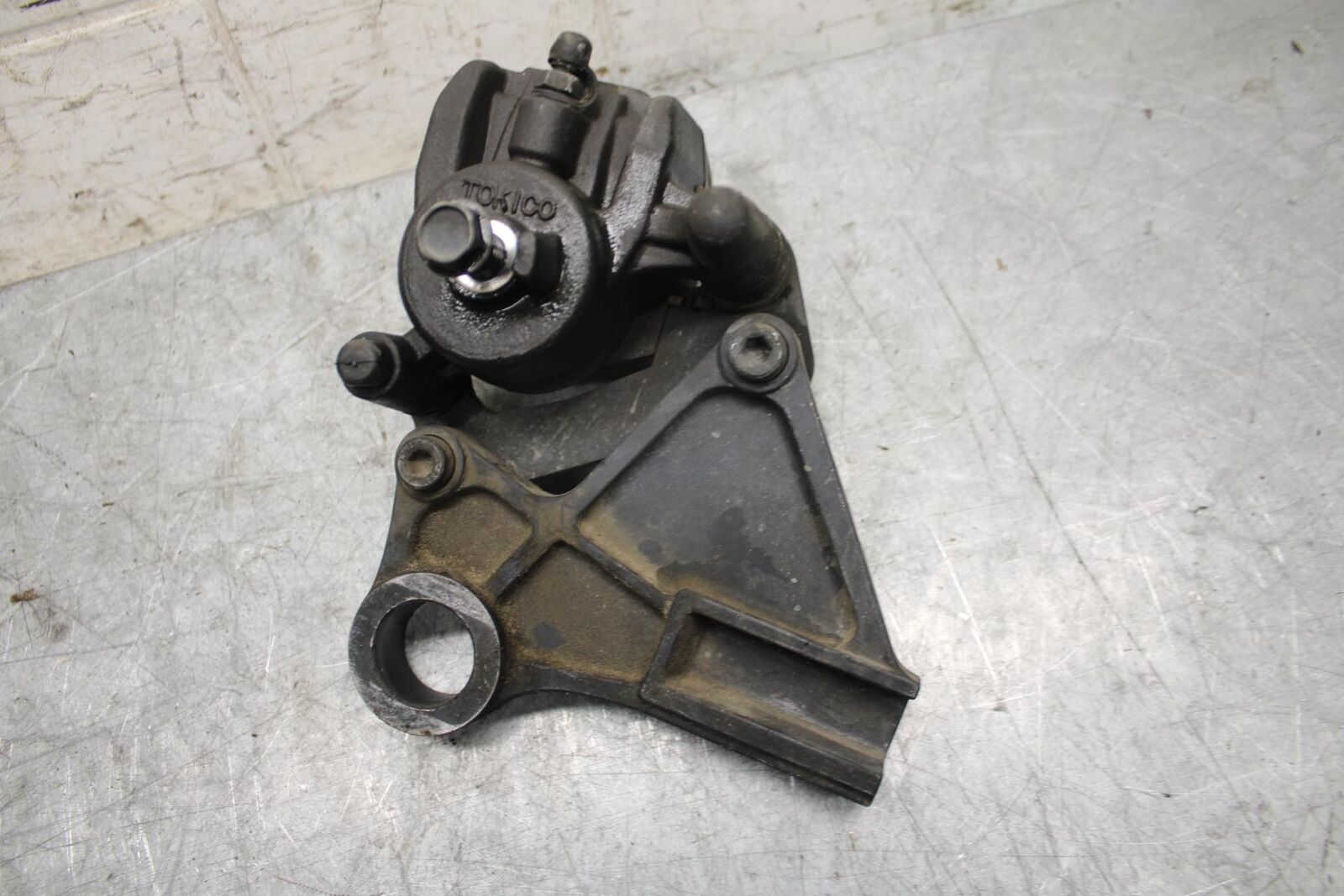 2009 Kawasaki Ninja ZX6R ZX600R REAR BACK BRAKE CALIPER W MOUNT BRACKET BB538