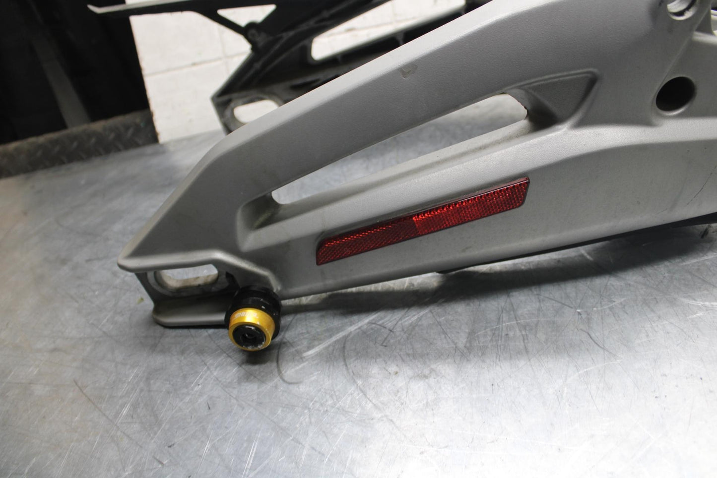 2009 Aprilia Shiver 750 SL750 REAR SWINGARM BACK SUSPENSION SWING ARM BB406