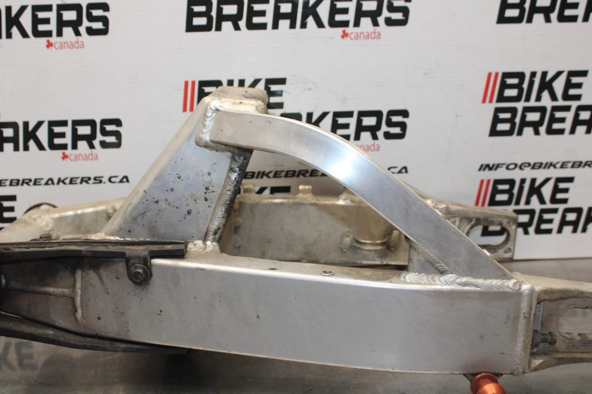 00 SUZUKI GSXR750 REAR SWINGARM BACK SUSPENSION SWING ARM BB820