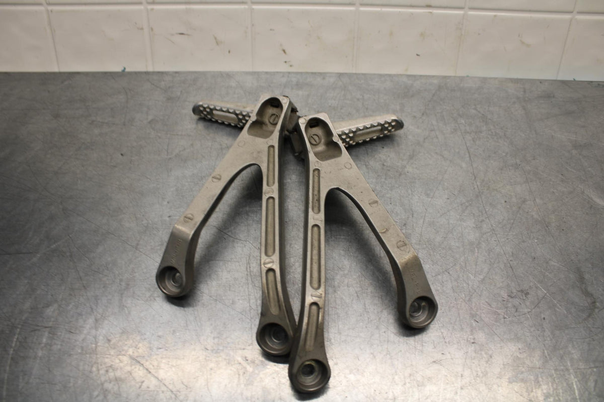 2008 Honda CBR1000RR RIGHT LEFT PASSENGER FOOTPEGS PAIR BB579