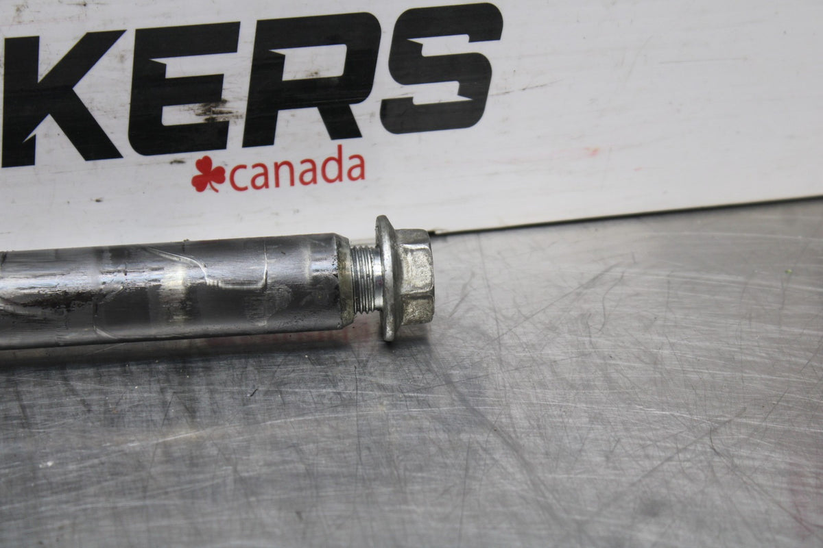 00 SUZUKI GSXR750 FRONT WHEEL RIM AXLE PIVOT BOLT BB820