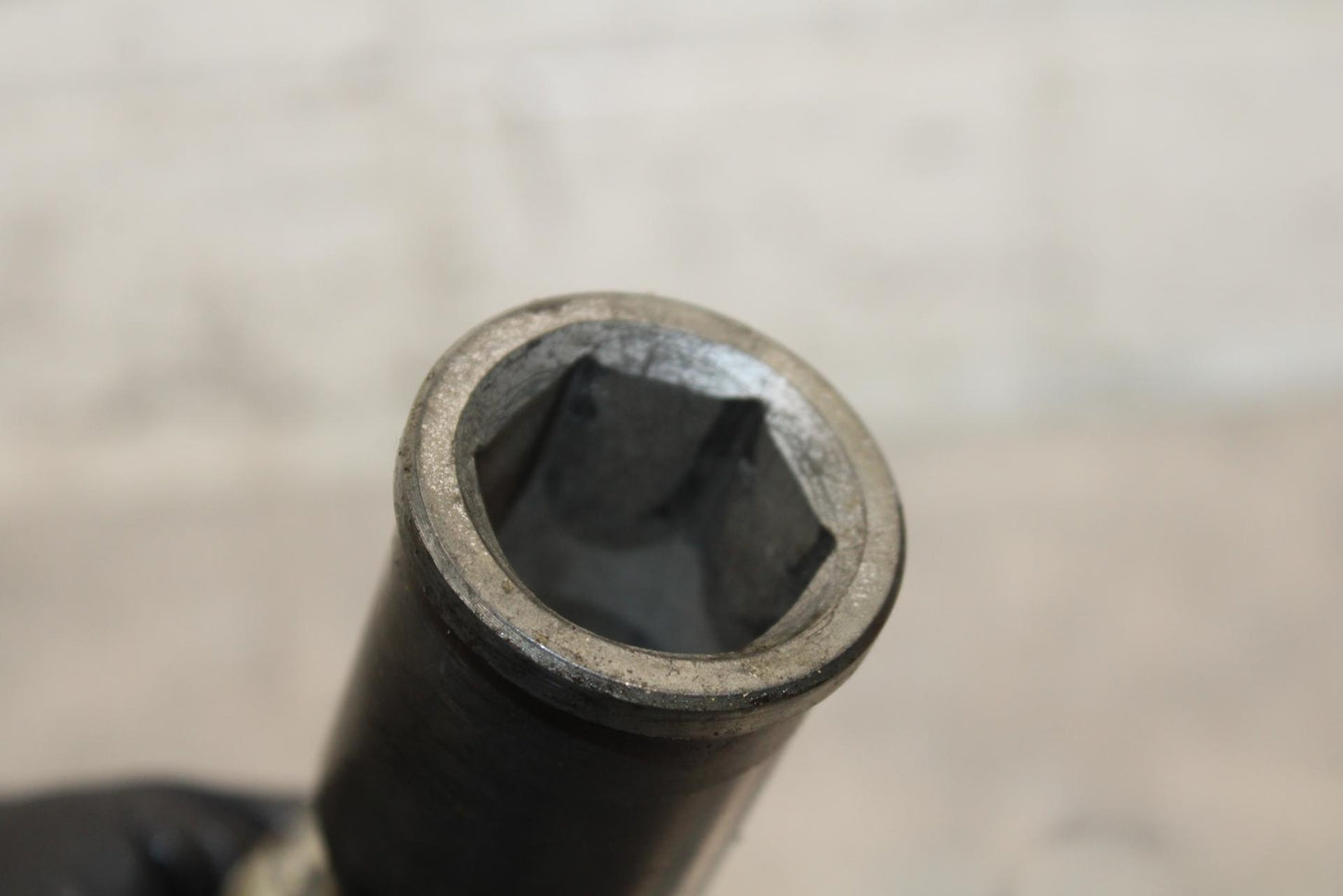 2000 Kawasaki Ninja ZX9R ZX900F FRONT WHEEL RIM AXLE PIVOT BOLT 41068-1404 BB70