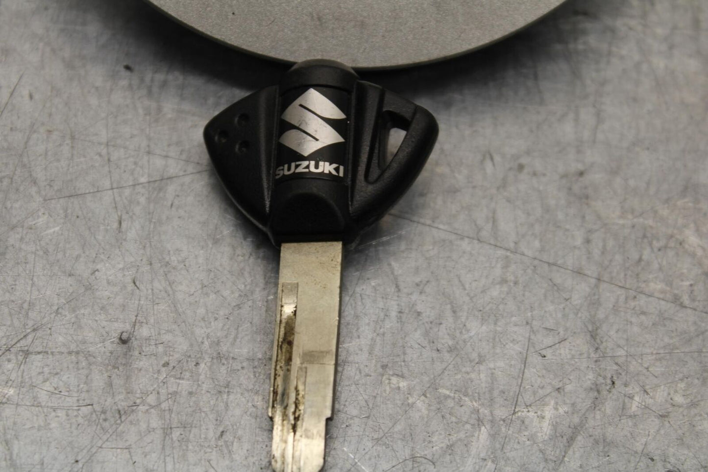 11-22 SUZUKI GSXR600 FUEL TANK GAS CAP WITH KEY BB582