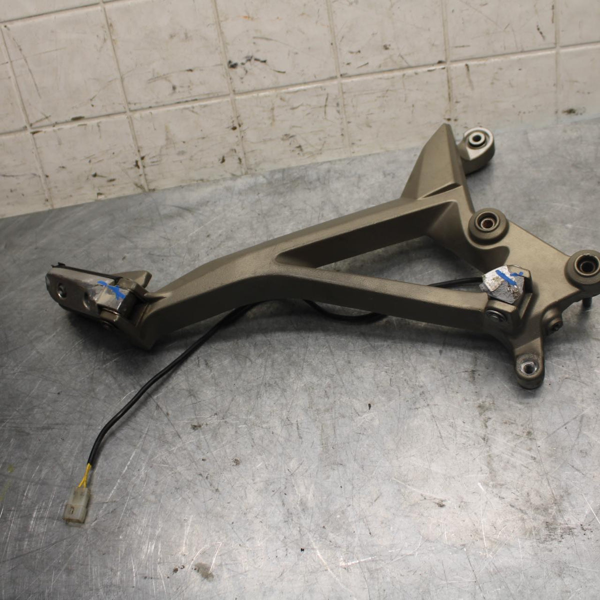 2009 Aprilia Shiver 750 SL750 RIGHT REARSET  DRIVER FOOT PEG BRACKET BB506
