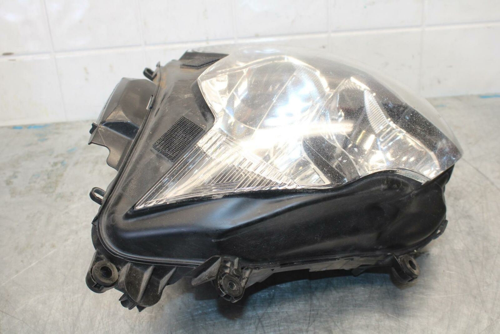 15-21 SUZUKI GSXR600 FRONT HEADLIGHT HEAD LIGHT LAMP BB418 B 