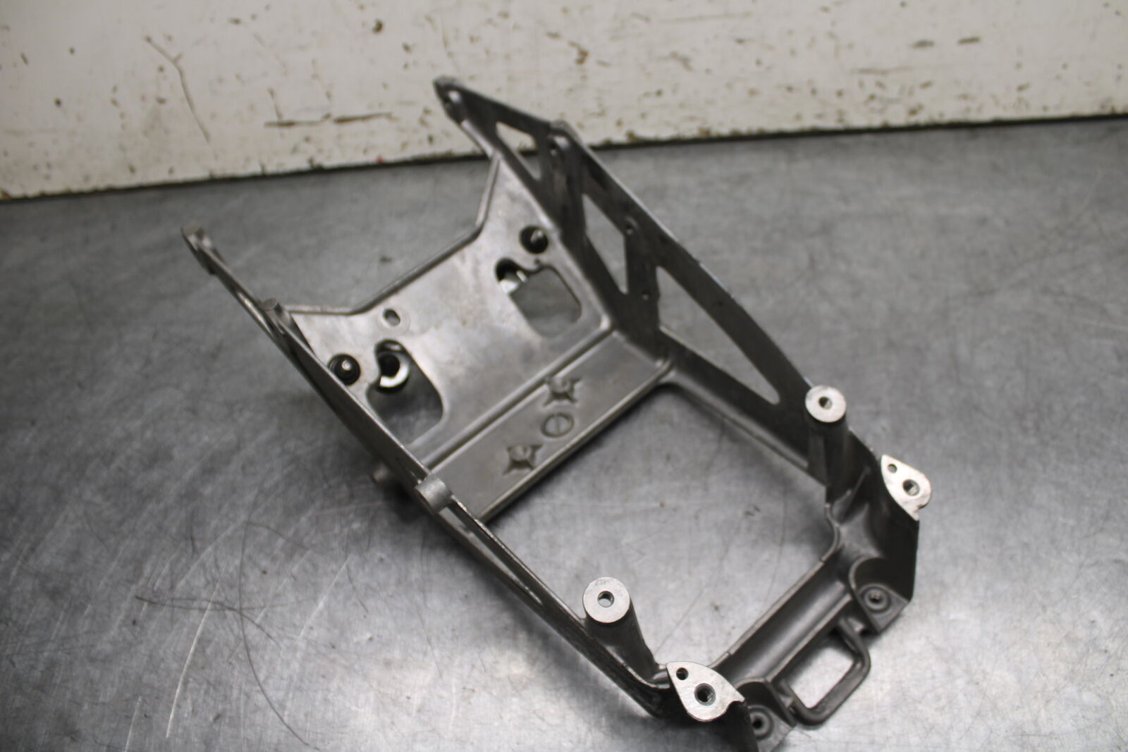 06-07 SUZUKI GSXR 600 REAR BACK TAIL SUBFRAME SUB FRAME BB737