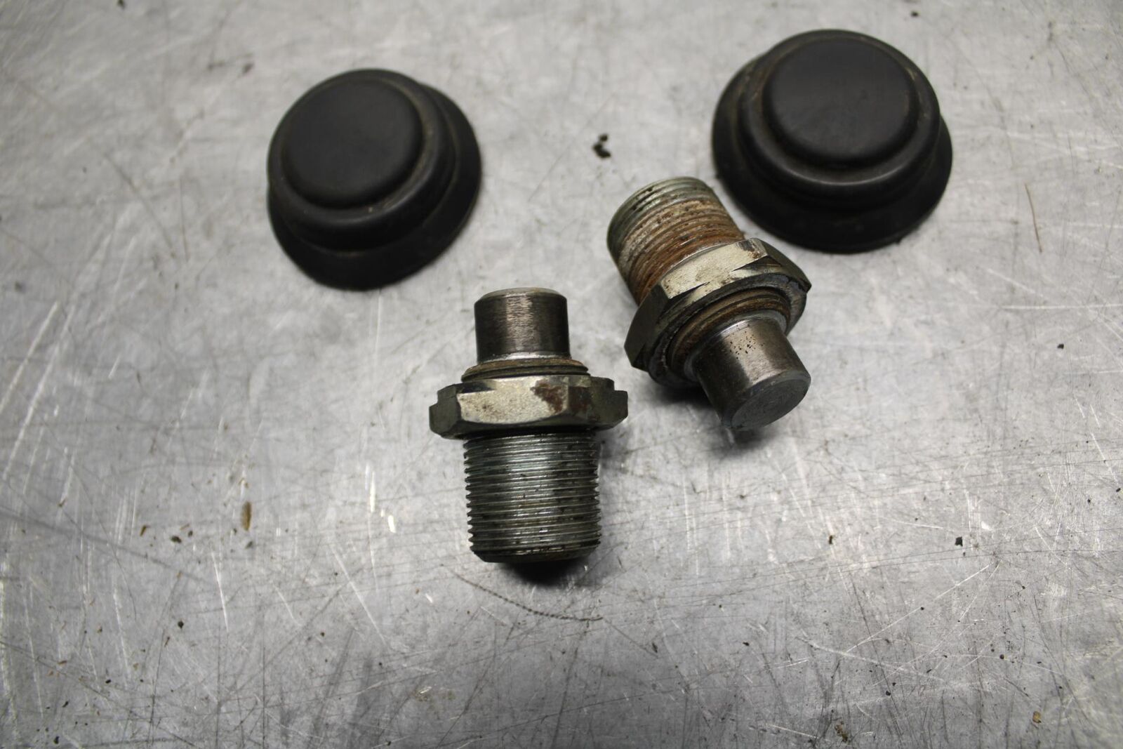 82-83 SUZUKI GS1100GL REAR BACK SWINGARM BOLT CAP COVER BB30