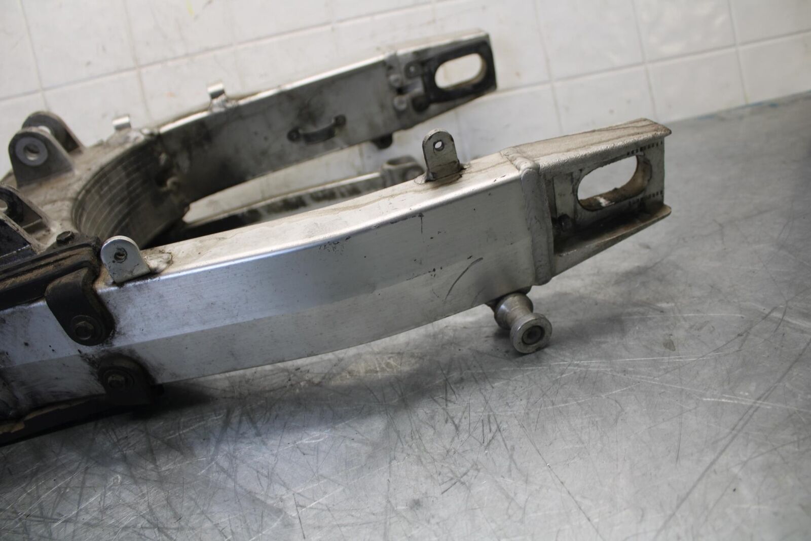 1998 Suzuki TL1000S REAR SWINGARM BACK SUSPENSION SWING ARM BB508