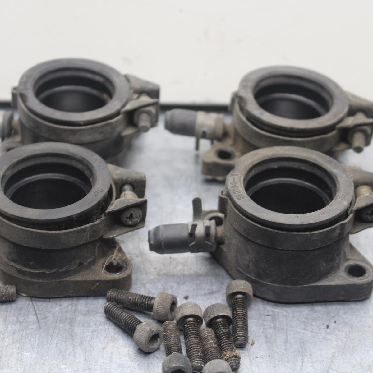 1988 Yamaha FZ600 AIRBOX INTAKE VELOCITY STACKS BB601