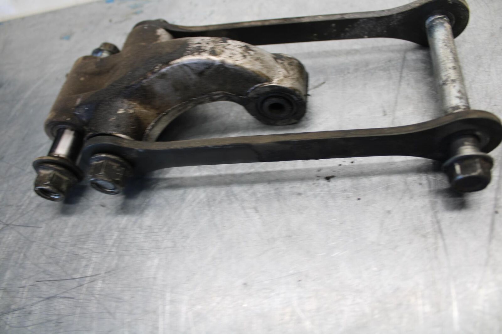 91-92 SUZUKI GSXR1100 GSXR 1100M REAR DOGBONE SHOCK LINKAGE LINK BB435
