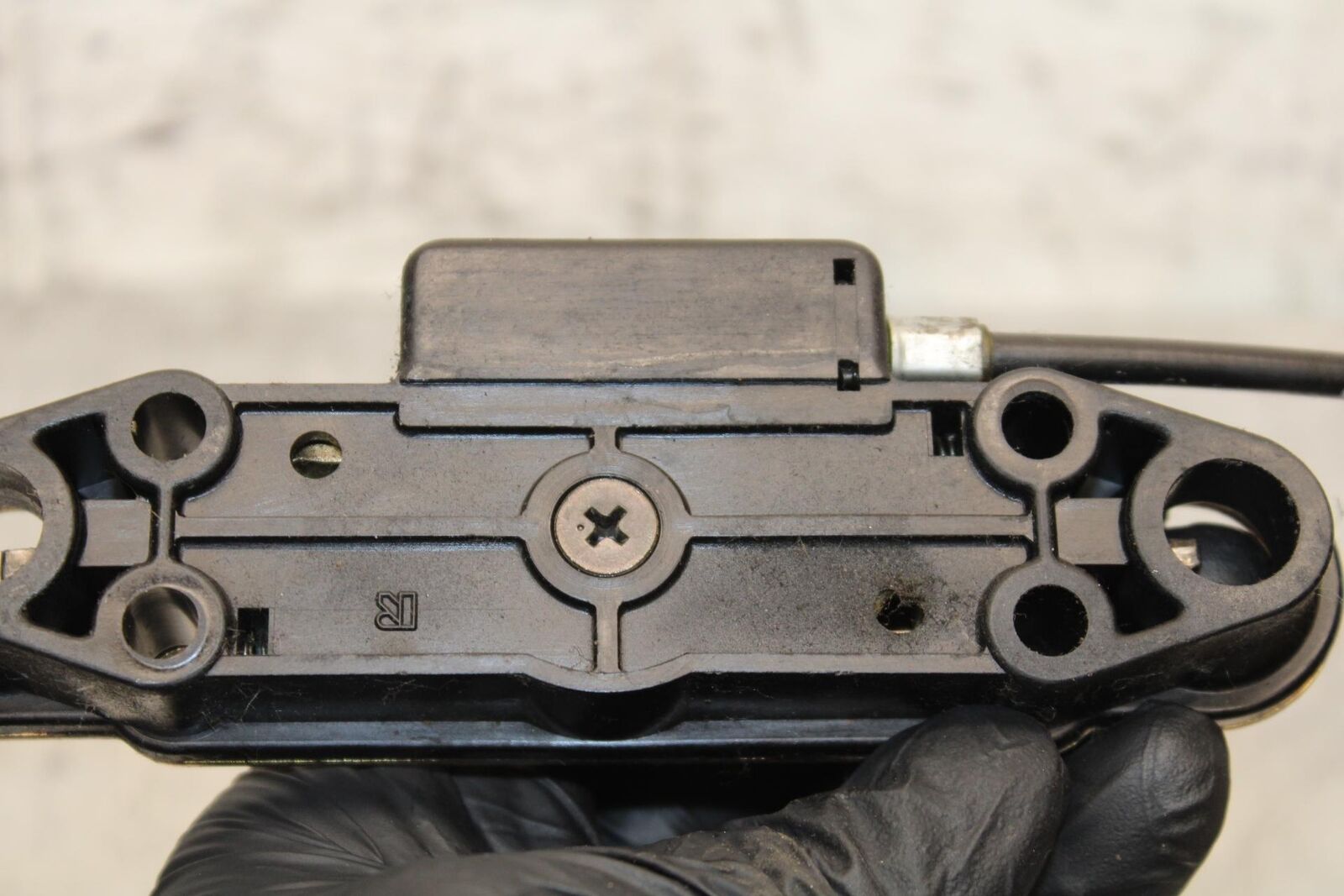 1997 Suzuki Bandit 1200 GSF1200S SEAT LATCH BB559