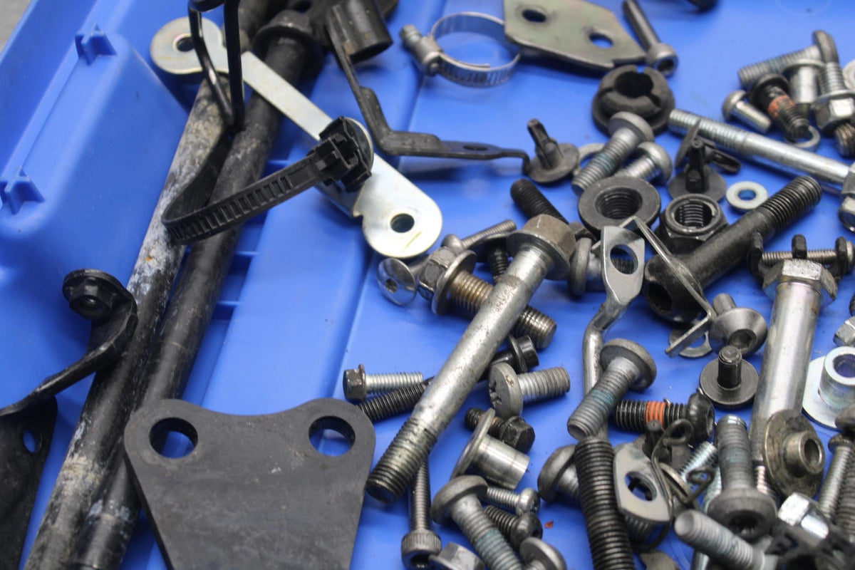2007 Yamaha V Star 1300 XVS1300A MISCELLANEOUS BOLTS FASTENERS HARWARE BB78