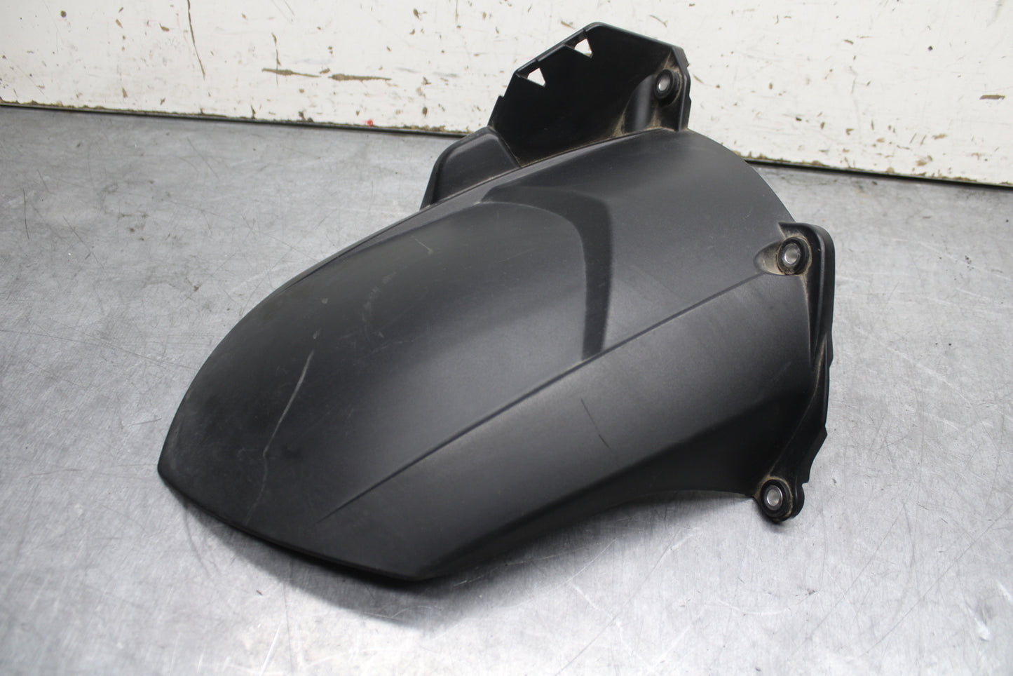 07-08 YAMAHA YZF R1 REAR BACK WHEEL TIRE HUGGER FENDER BB724