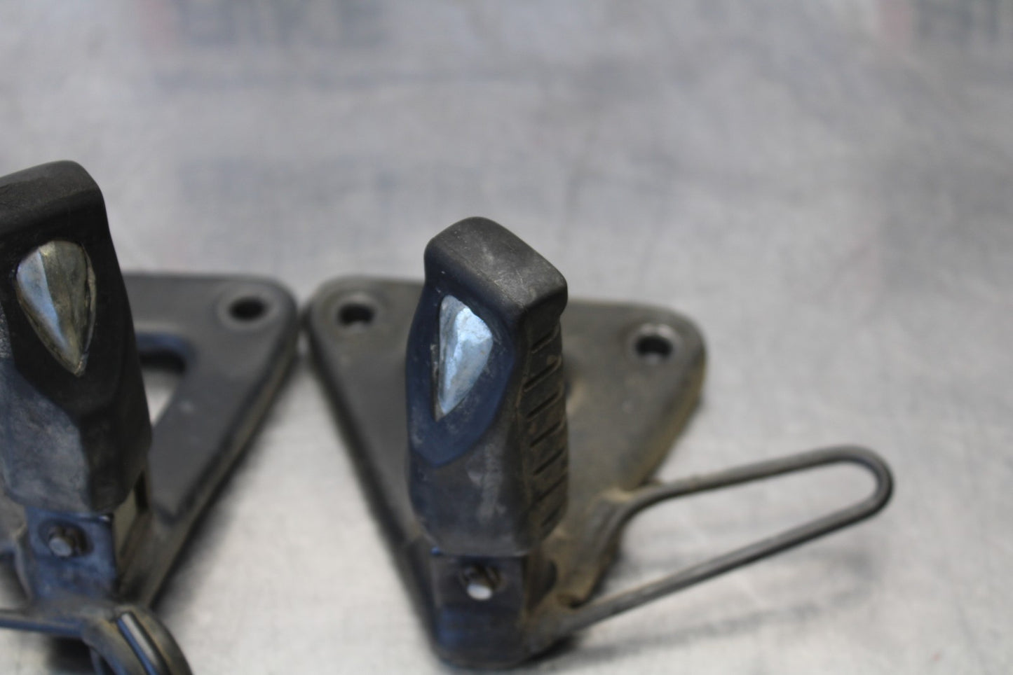 08-18 KAWASAKI KLR650 REAR BACK PASSENGER PEG SET PAIR BB183