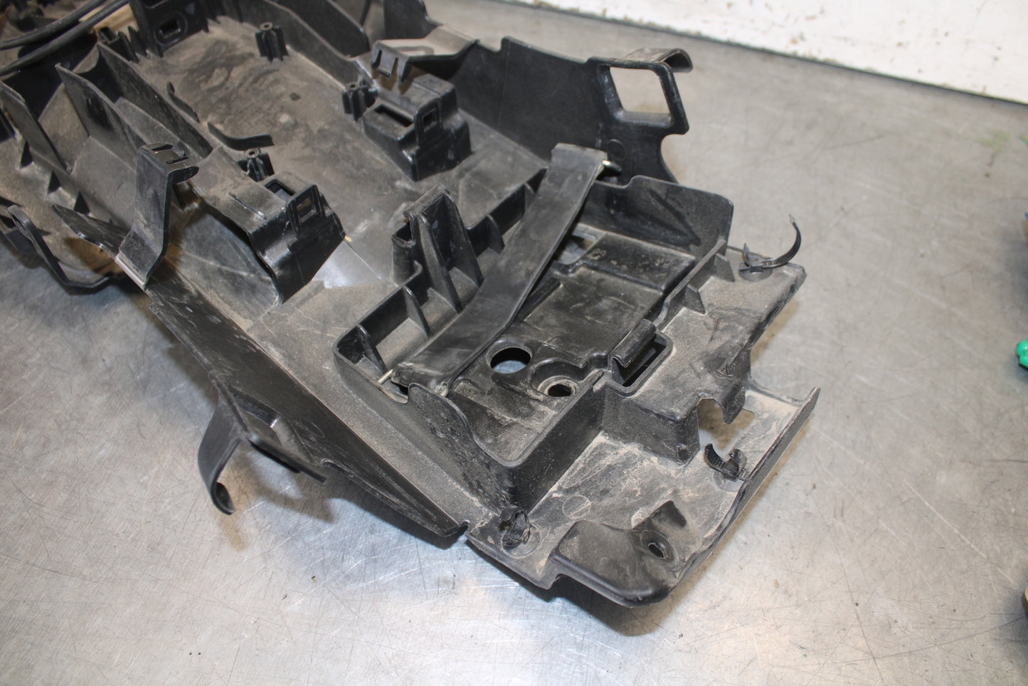 13-15 HONDA CBR500R REAR TAIL UNDERTAIL BATTERY TRAY PLASTIC 80105-MGZ-J00 BB704