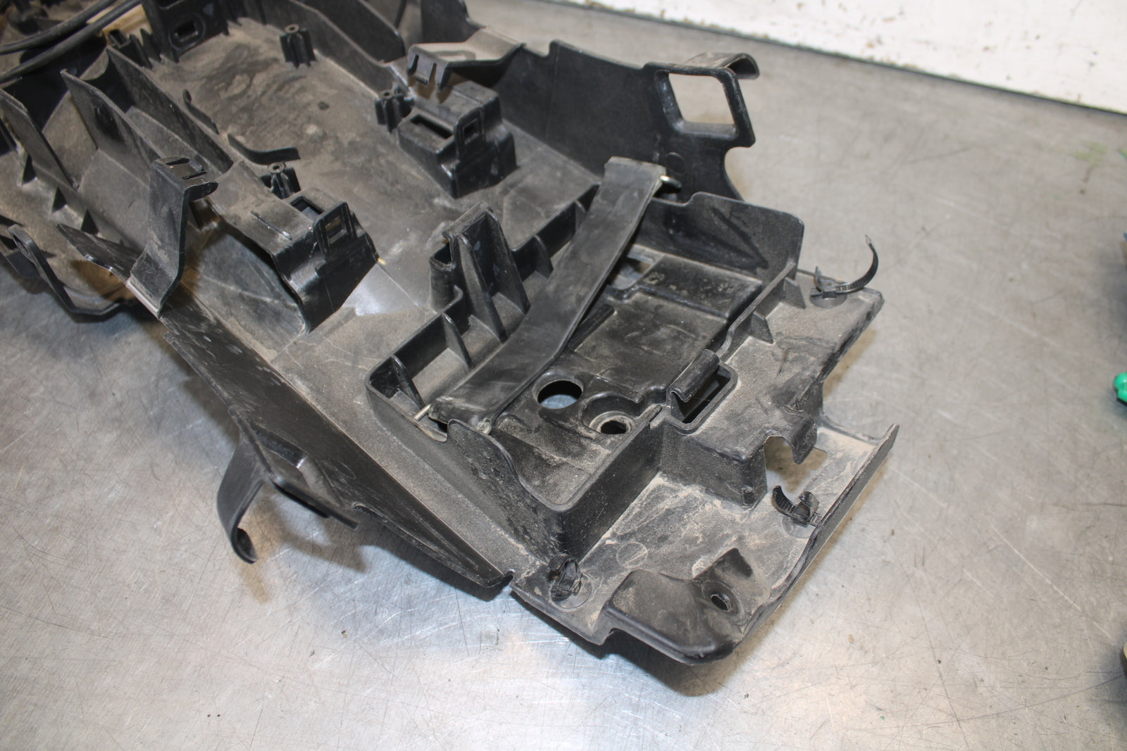 13-15 HONDA CBR500R REAR TAIL UNDERTAIL BATTERY TRAY PLASTIC 80105-MGZ-J00 BB704