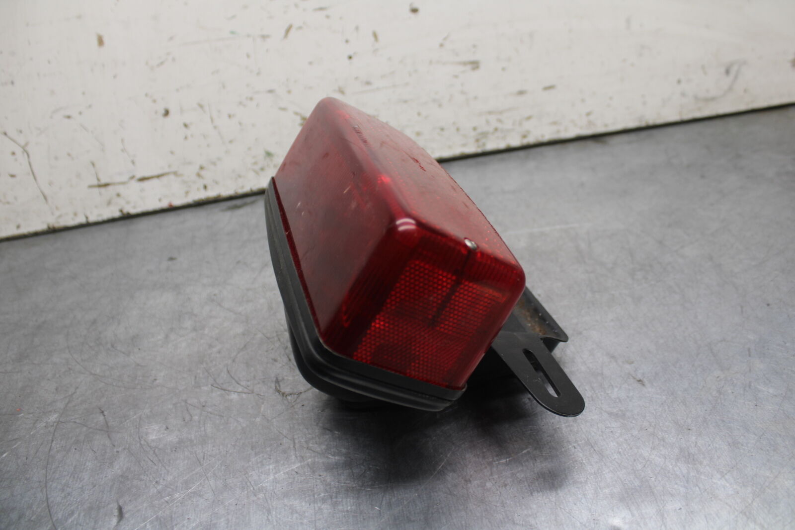 78-81 YAMAHA XS1100 REAR TAIL TAILLIGHT BACK BRAKE LIGHT BB107