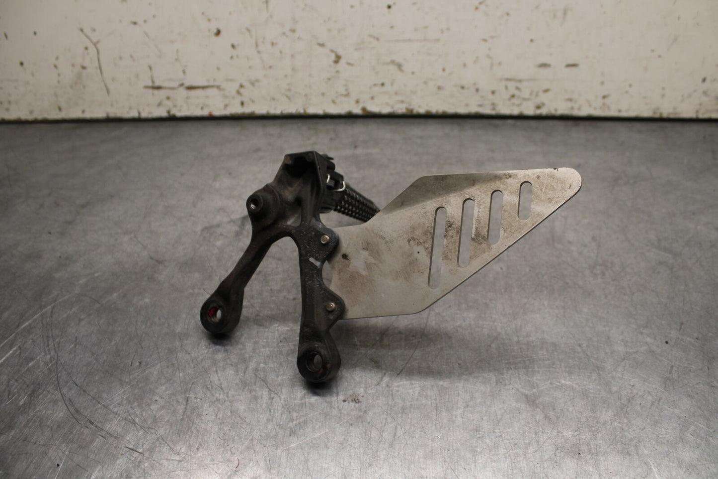 13-17 KAWASAKI NINJA ZX6R ZX636E LEFT REARSET REAR SET DRIVER FOOT PEG BB735