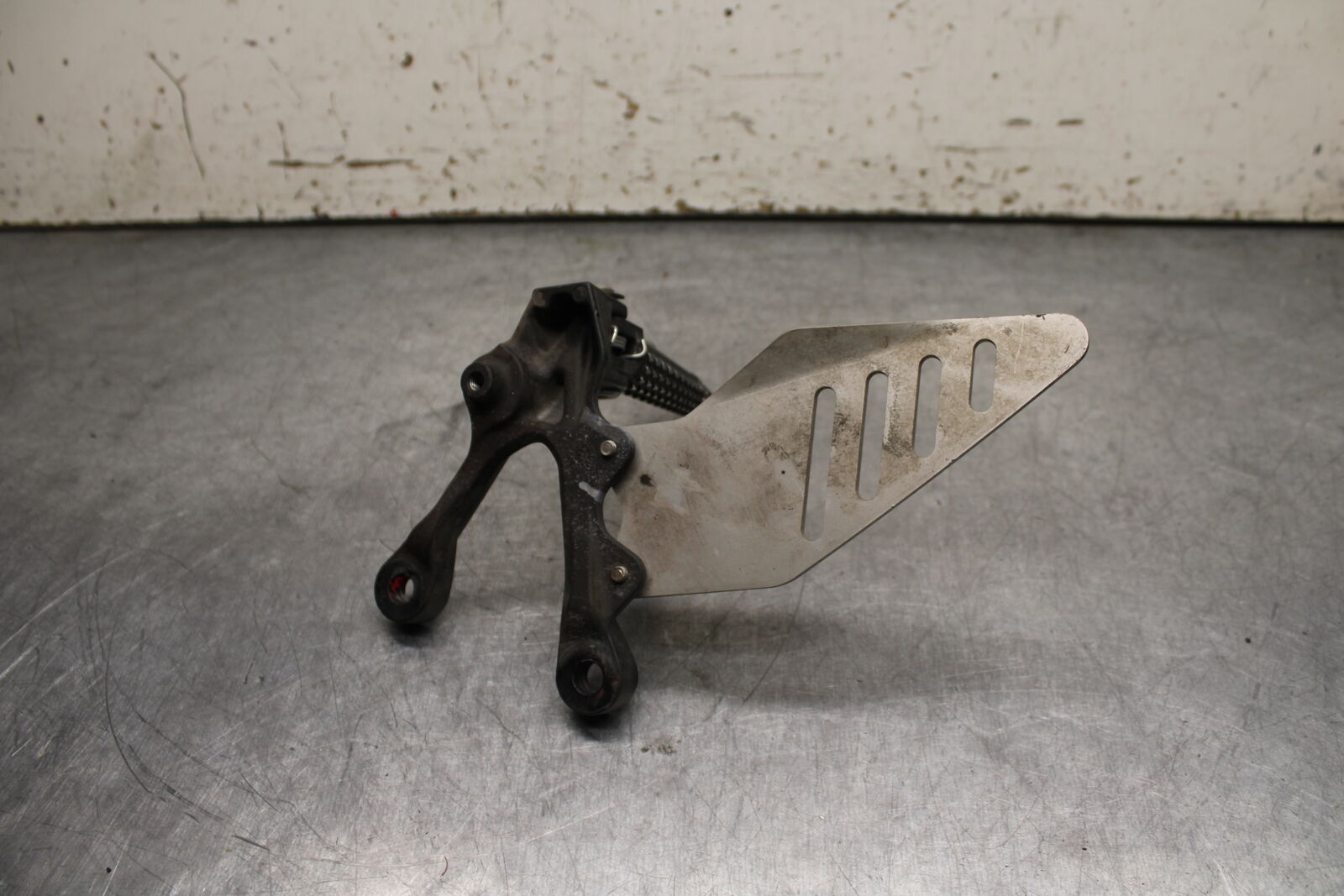 13-17 KAWASAKI NINJA ZX6R ZX636E LEFT REARSET REAR SET DRIVER FOOT PEG BB735