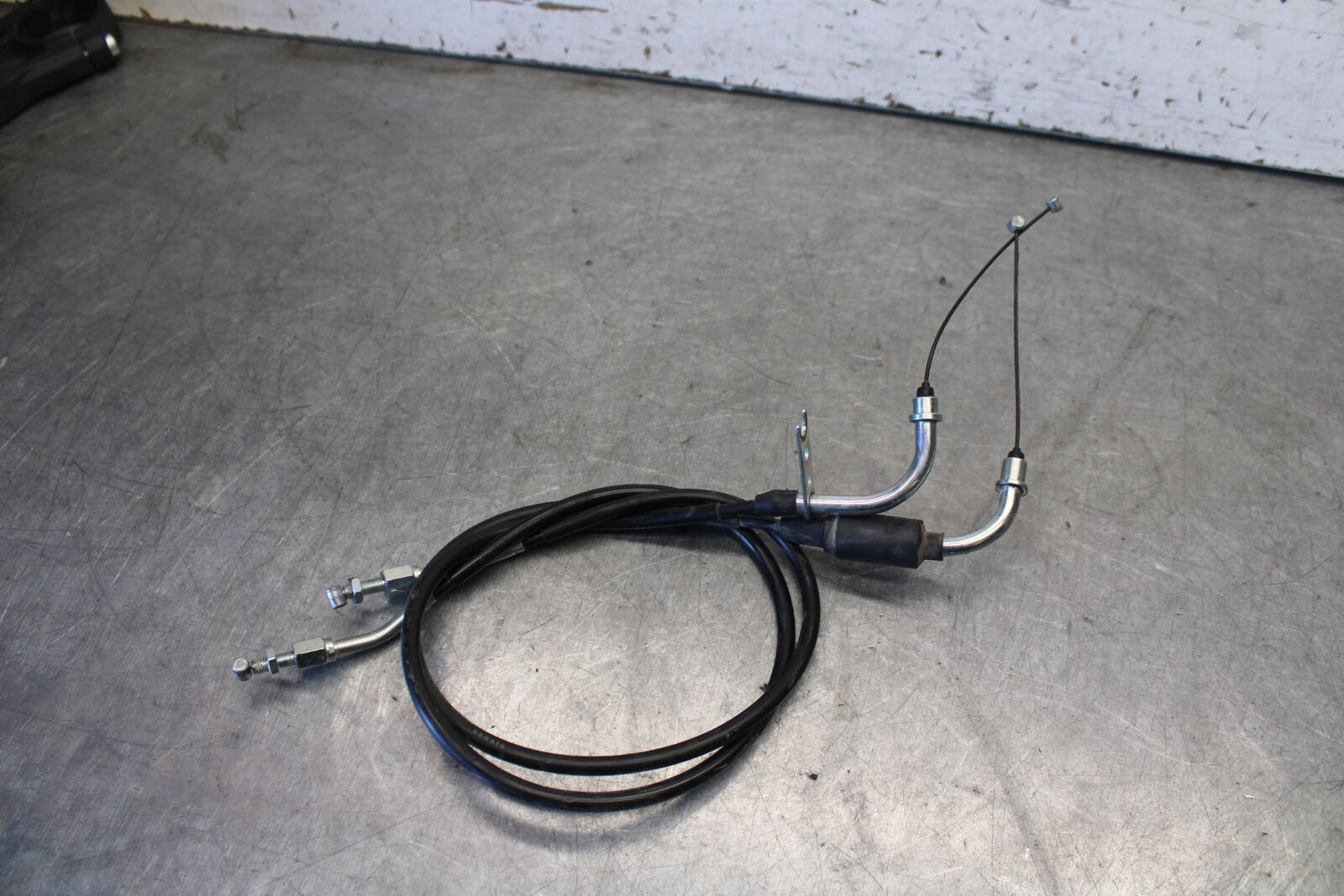11-24 SUZUKI GSXR750 THROTTLE CABLES LINES BB687