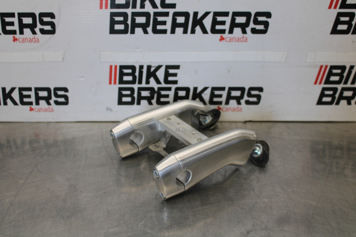 07 SUZUKI BOULEVARD M50 HANDLEBAR RISERS BB897