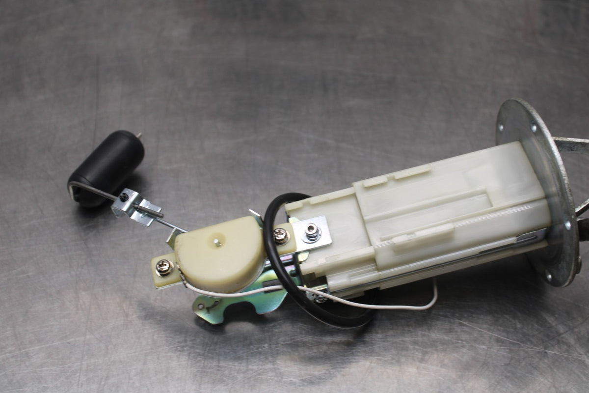 11-22 SUZUKI GSXR 600  FUEL PUMP GAS PETROL SENDER UNIT BB193