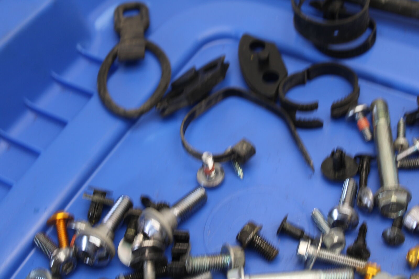 08-16 YAMAHA YZF R6 ENGINE MOUNTING BOLTS HARDWARE MOTOR SCREWS BB665