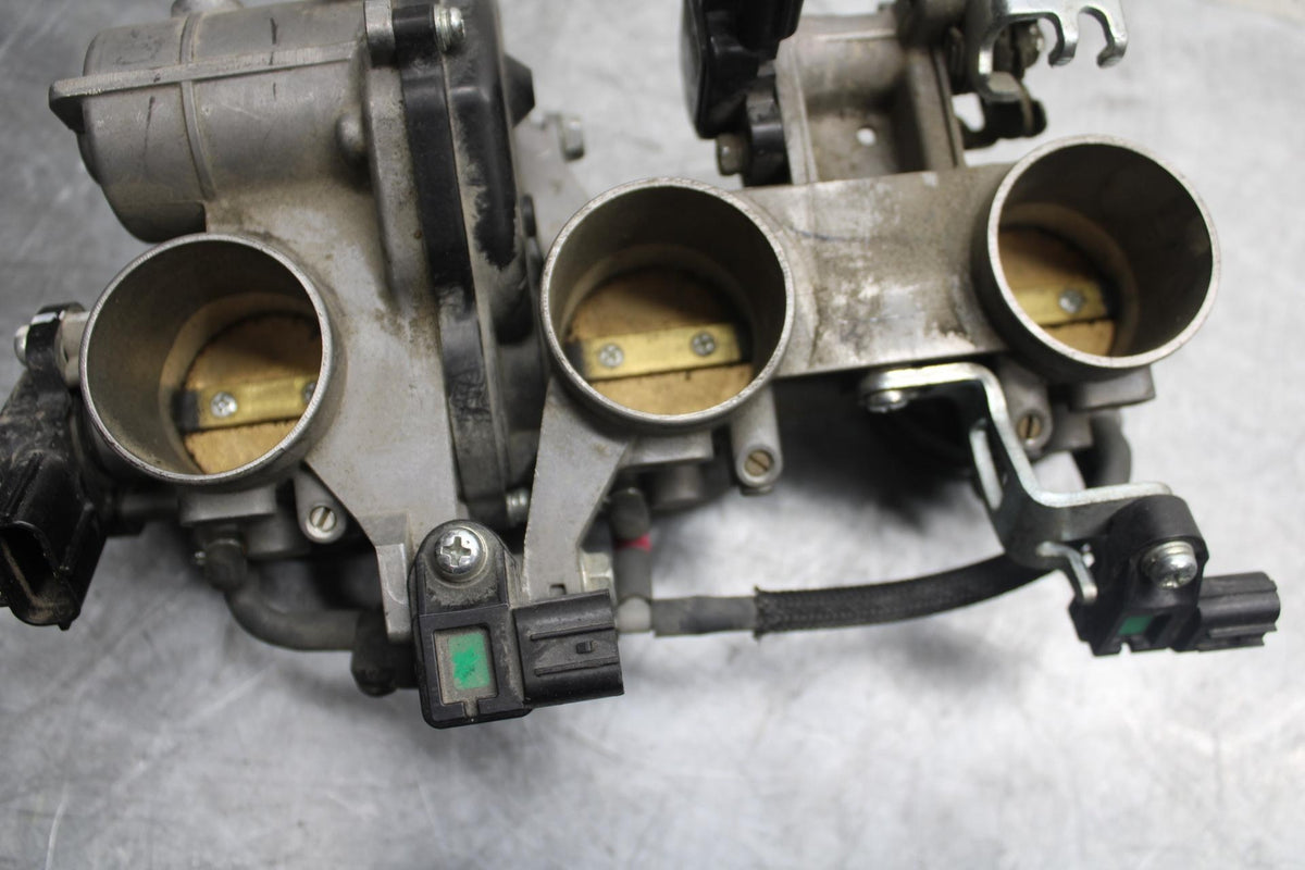 2016 Yamaha XSR900 ABS MAIN FUEL INJECTORS / THROTTLE BODIES BB516