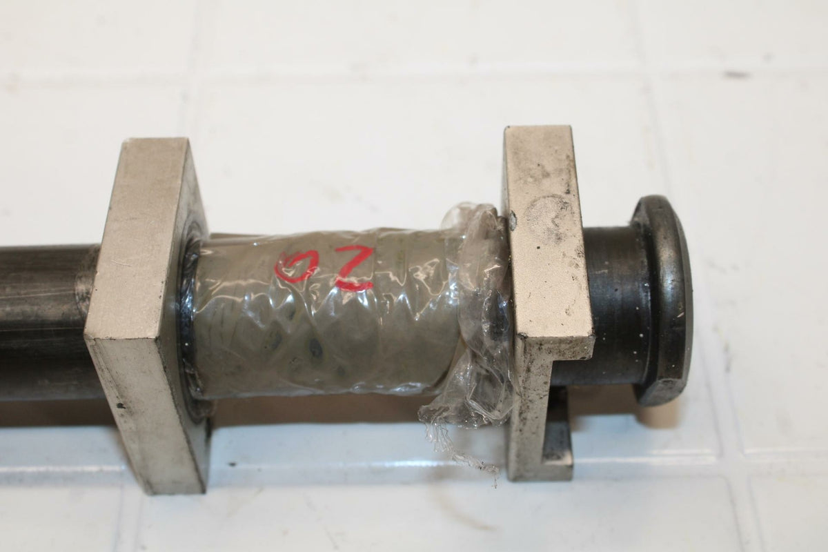 01-05 YAMAHA FZS1000 REAR AXLE BACK WHEEL RIM PIVOT BOLT AXEL BB 04