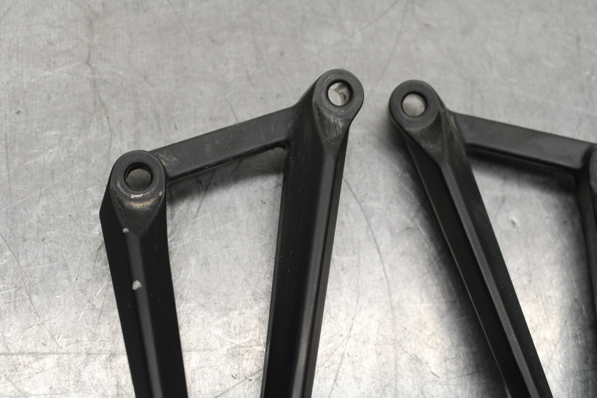 19-24 YAMAHA R3 REAR BACK PASSENGER PEG SET PAIR BB736