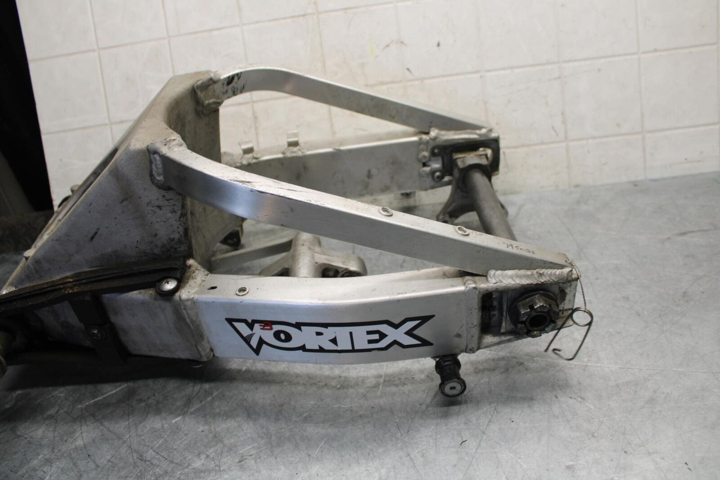1997 Suzuki GSXR750 REAR SWINGARM BACK SUSPENSION SWING ARM BB527