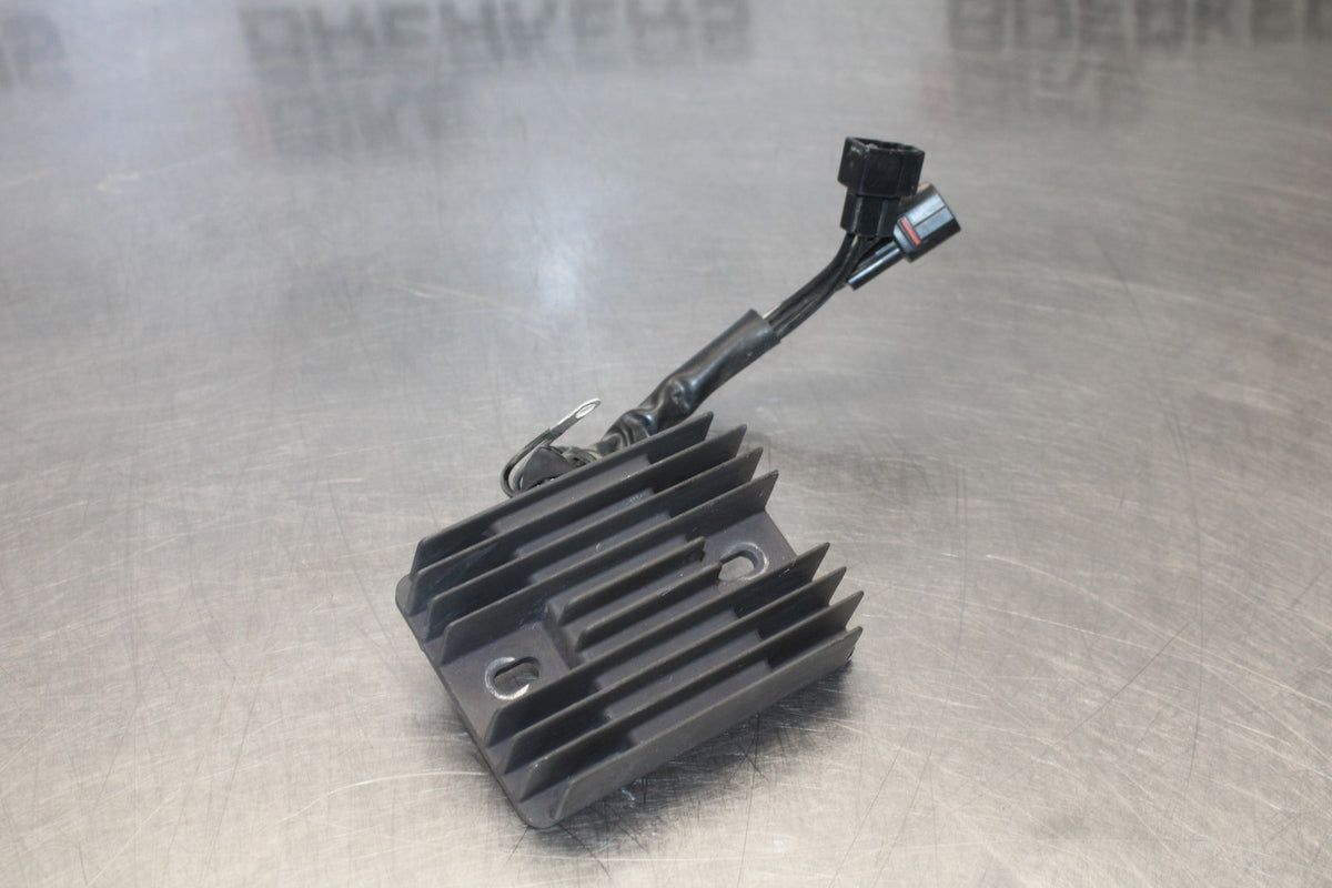 11-25 SUZUKI GSXR 600  RECTIFIER VOLTAGE REGULATOR BB803