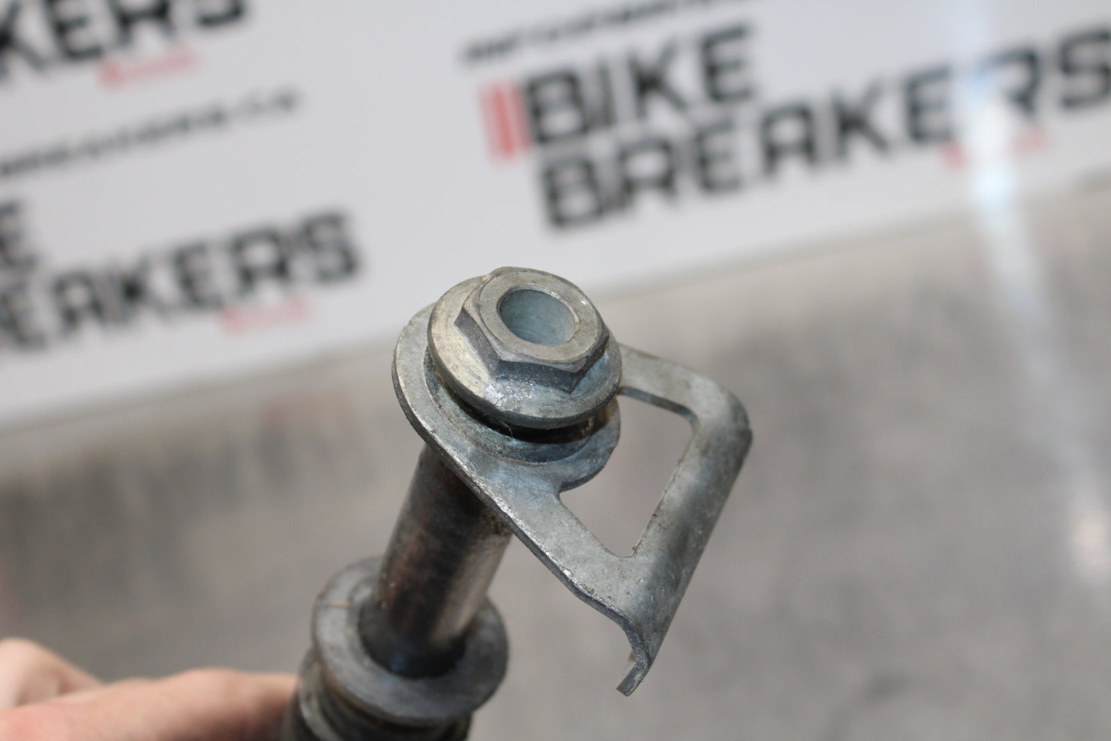 03 SUZUKI SV650S REAR AXLE BACK WHEEL RIM PIVOT BOLT AXEL BB167
