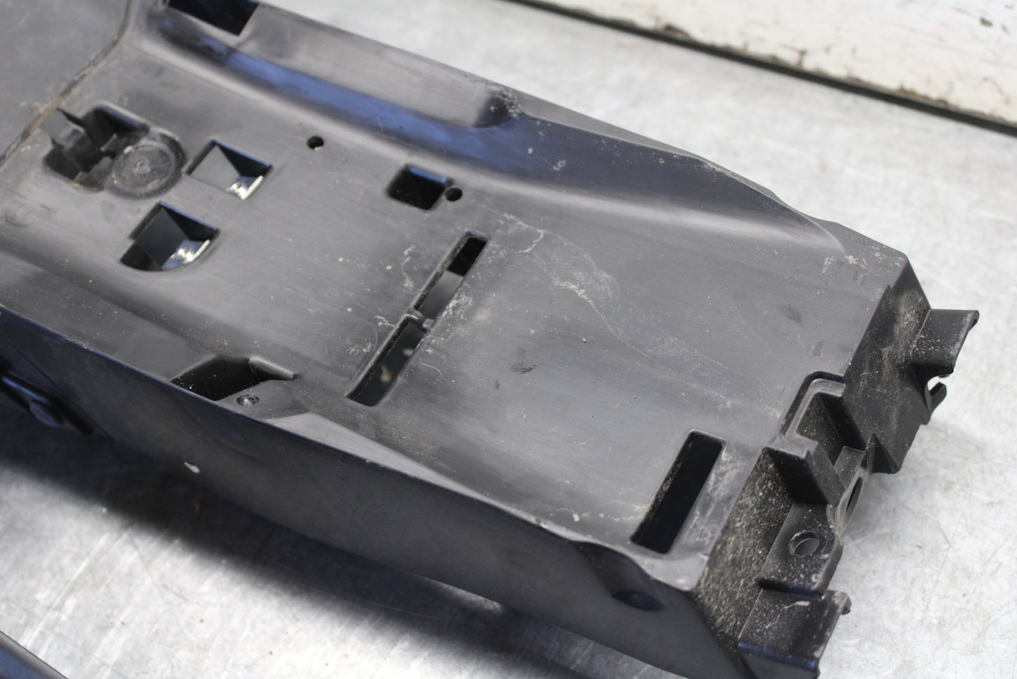 21-24 YAMAHA MT-07 REAR BACK TAIL UNDERTAIL BATTERY TRAY PLASTIC BB662