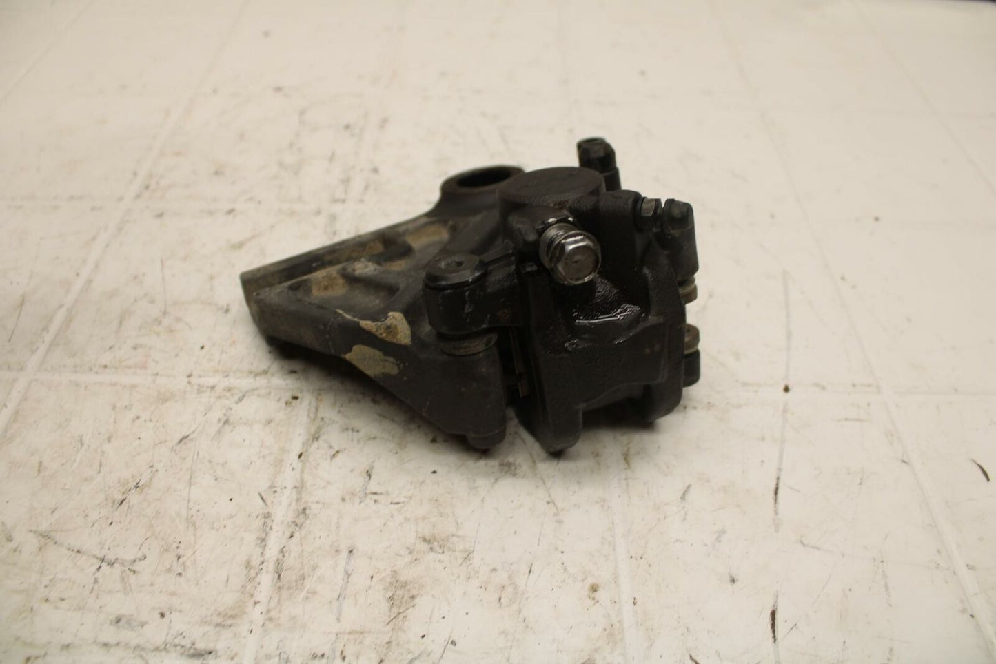 19-20 KAWASAKI NINJA ZX6R REAR BACK BRAKE CALIPER W MOUNT BRACKET BB407