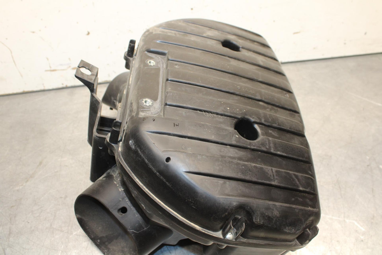 11-23 SUZUKI GSXR 750 AIRBOX AIR INTAKE FILTER BOX BB630