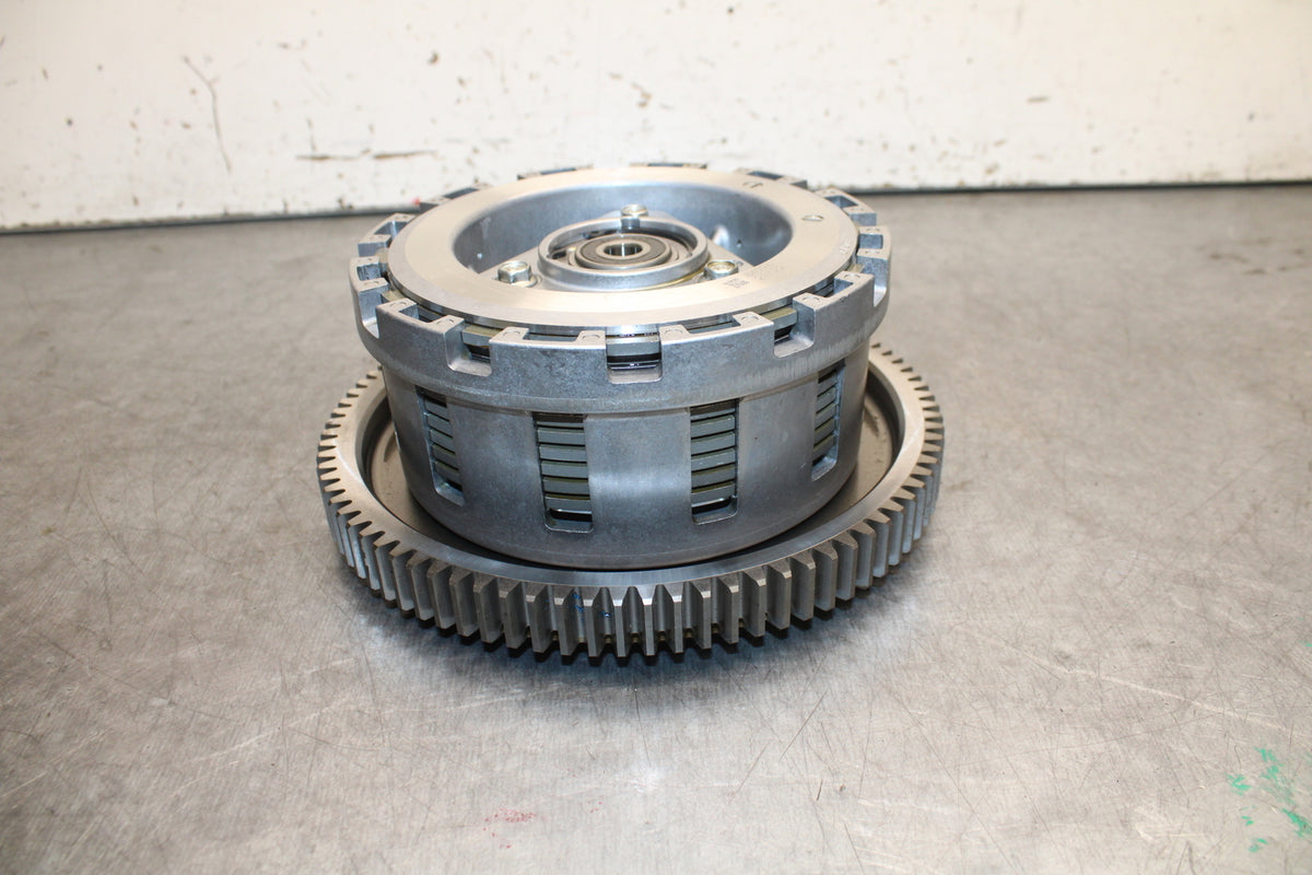 22-24 INDIAN CHIEF BOBBER DARK HORSE COMPLETE CLUTCH W PLATES BASKET HUB BB717