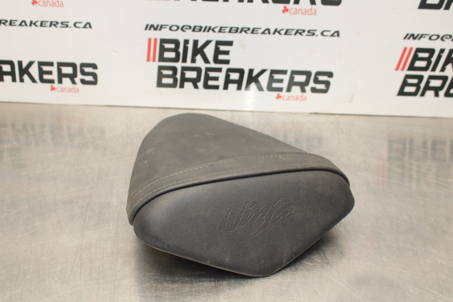 08 KAWASAKI NINJA ZX10R REAR BACK PASSENGER TANDEM SEAT PAD SADDLE PILLION BB201