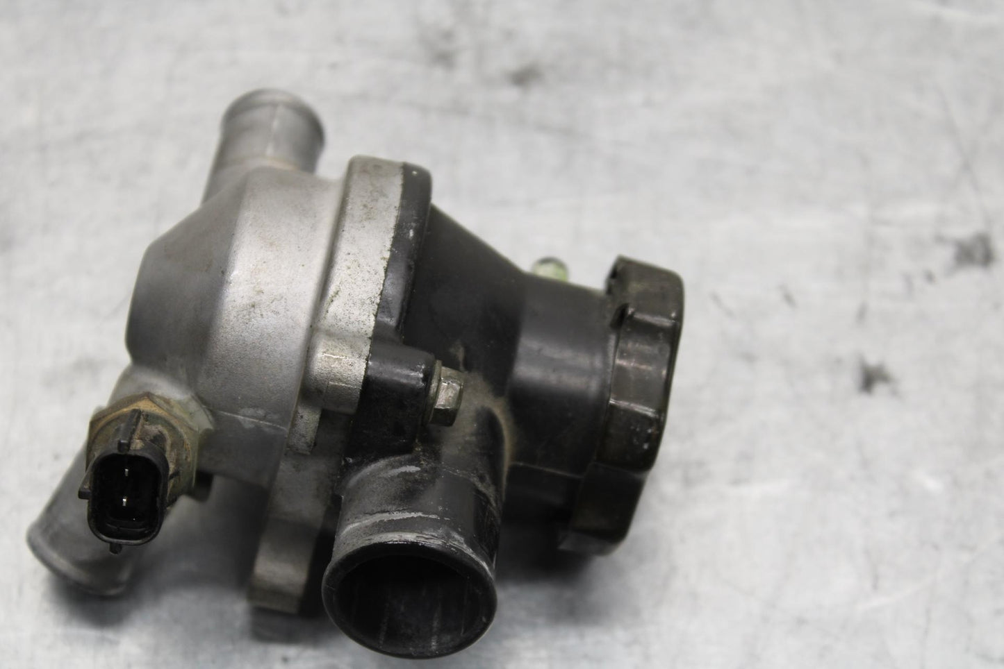 2005 Kawasaki Vulcan 1600 VN1600D COOLANT THERMOSTAT HOUSING BB556