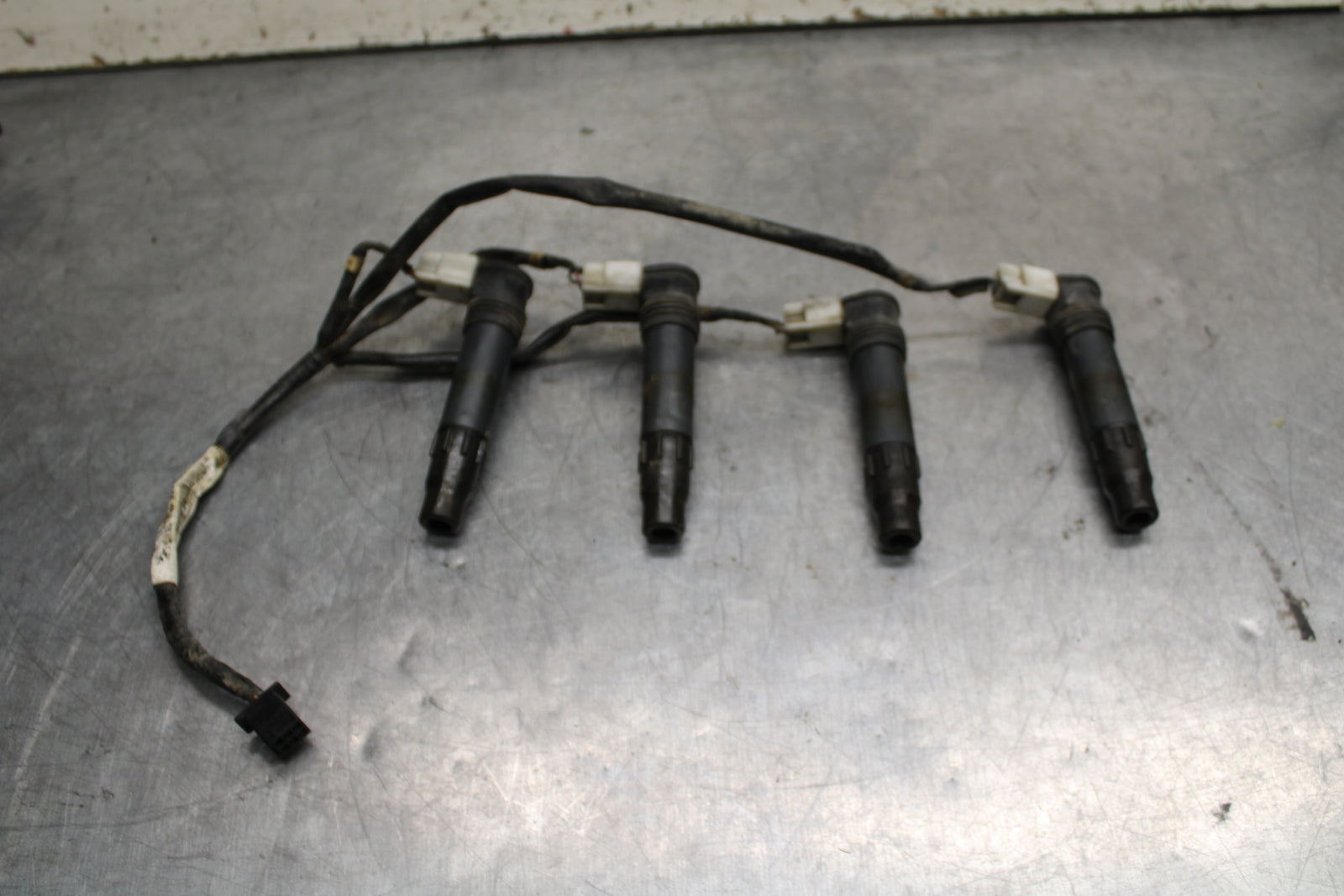 05-06 HONDA CBR600RR IGNITION COILS COIL SPARK PLUG CAPS BB739