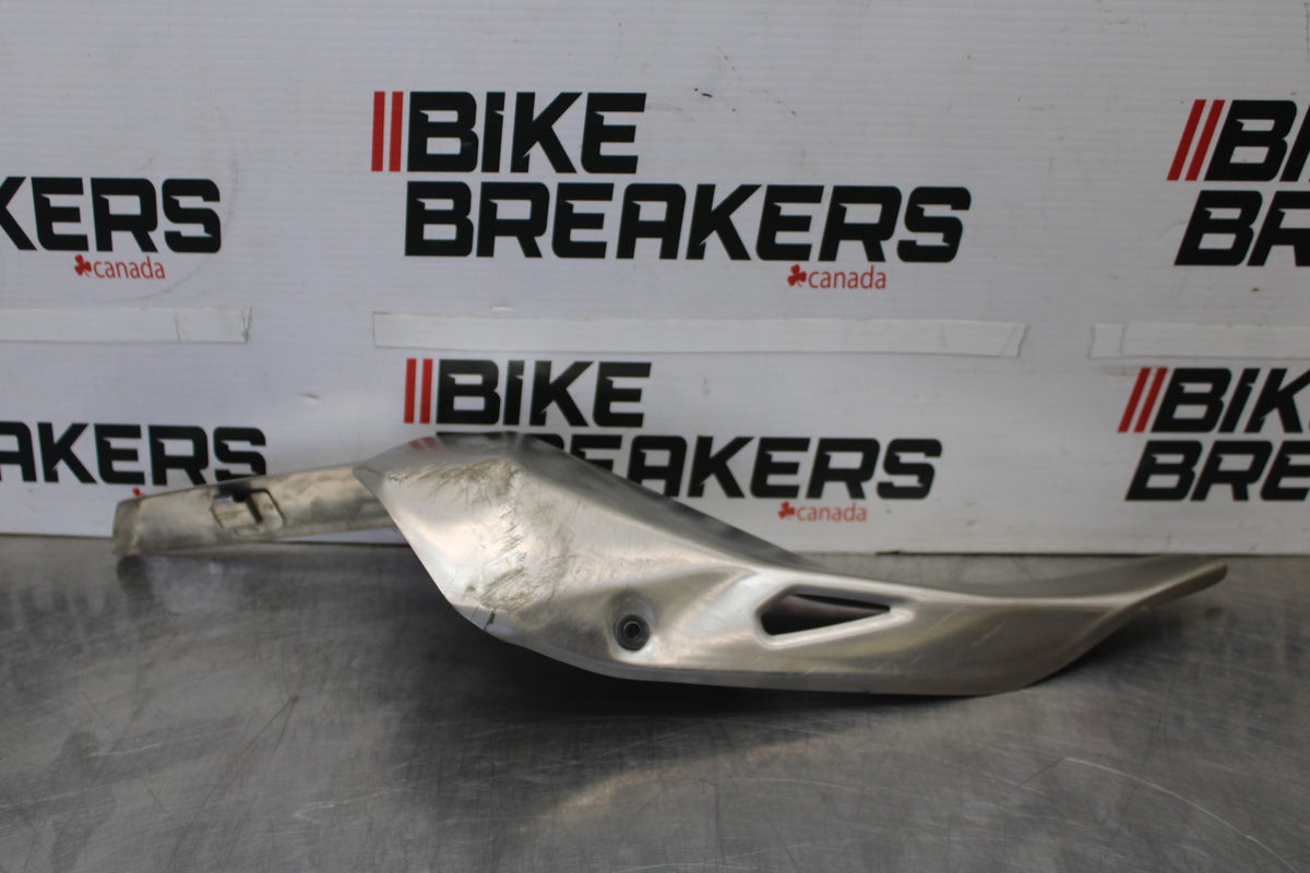 24-25 KAWASAKI NINJA 500 ABS REAR MUFFLER EXHAUST PIPE COVER HEAT SHIELD BB899