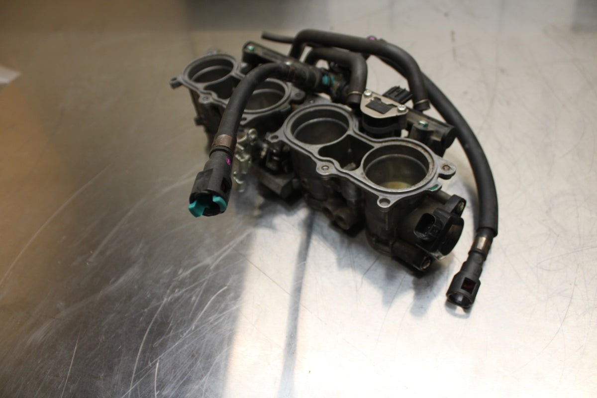 07-12 HONDA CBR600RR MAIN FUEL INJECTORS / THROTTLE BODIES 16400-MFJ-L01 BB135