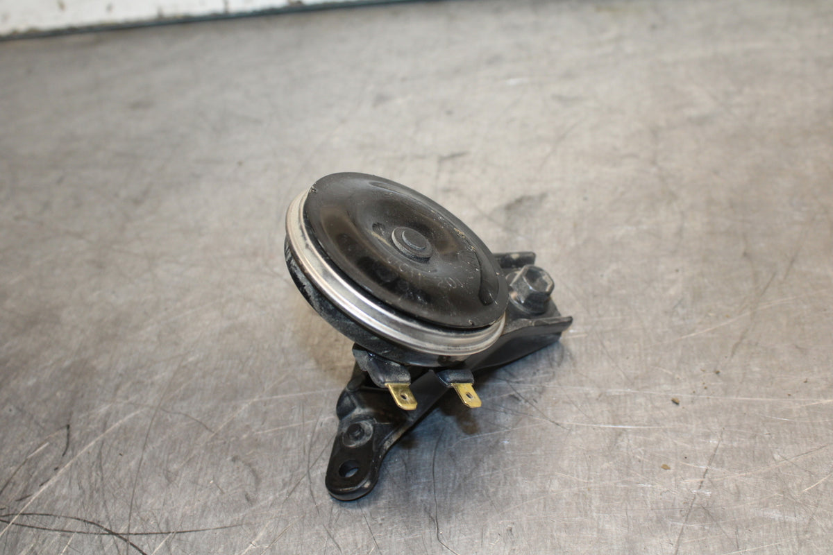 19-24 YAMAHA R3 HORN SIGNAL BB736