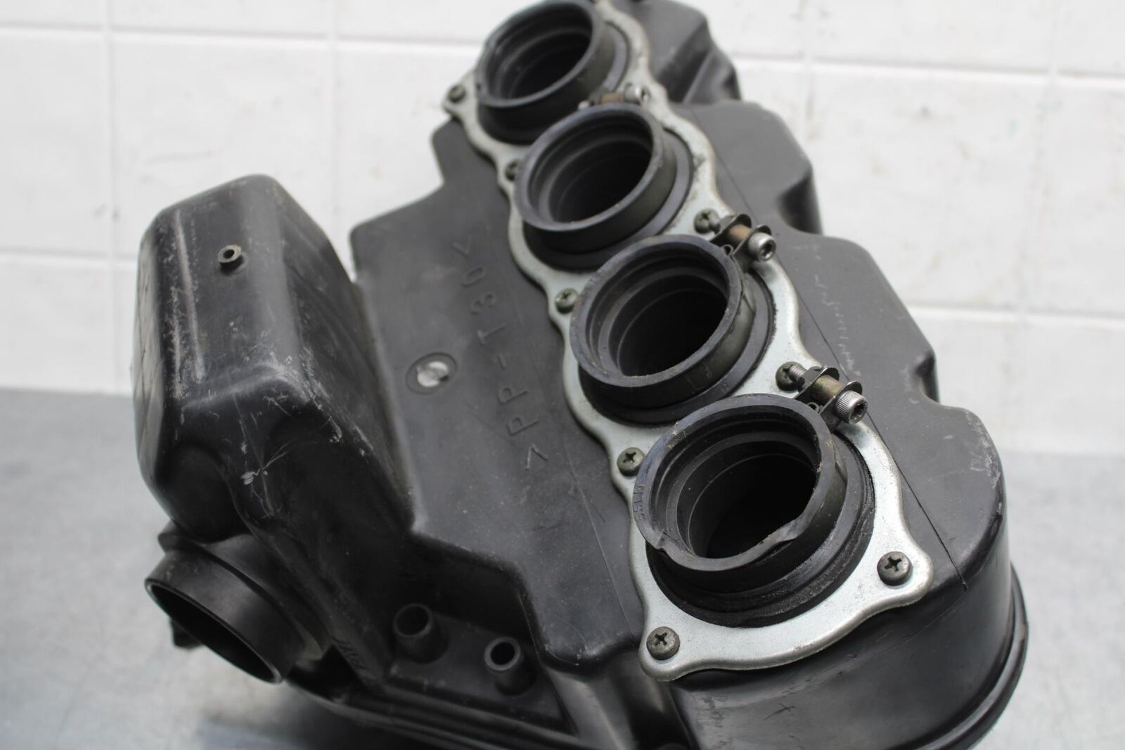 2007 Yamaha YZF R6S AIRBOX AIR INTAKE FILTER BOX 5SL-14411-00-00 BB594
