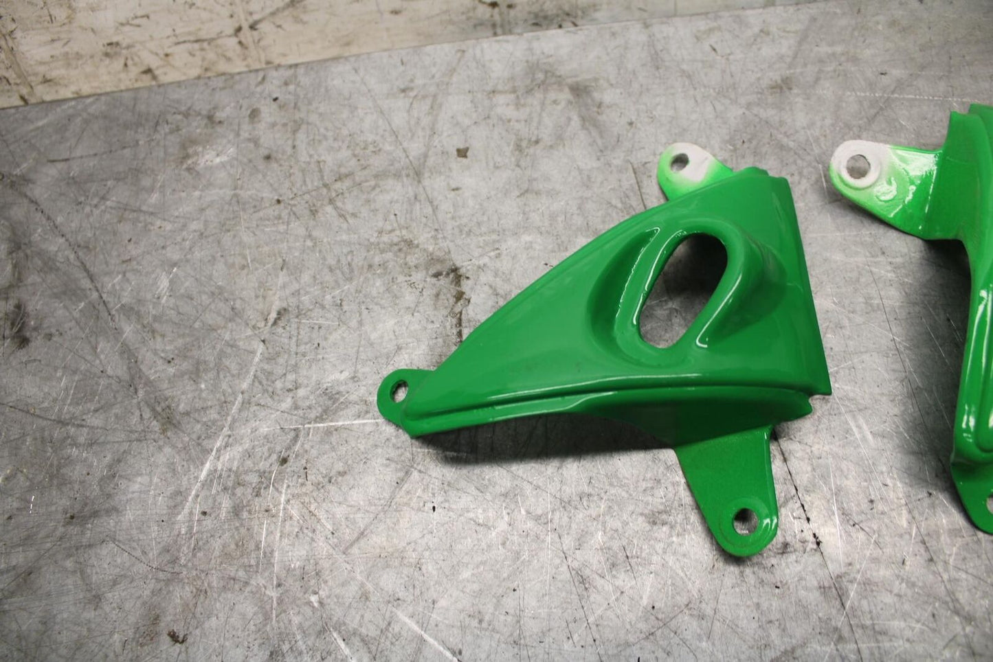 2005 Kawasaki Ninja ZX6R  FRONT  TURN SIGNALS LIGHT COWL TRIM BB534