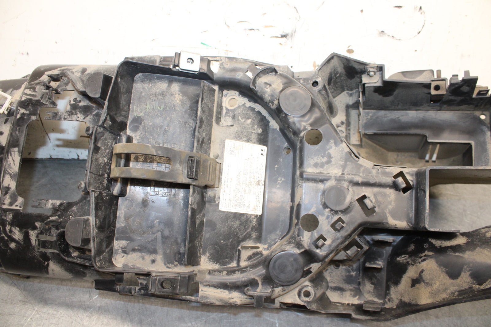 16-17 KAWASAKI VULCAN S 650 EN650 ABS BATTERY TRAY BOX HOLDER BB731