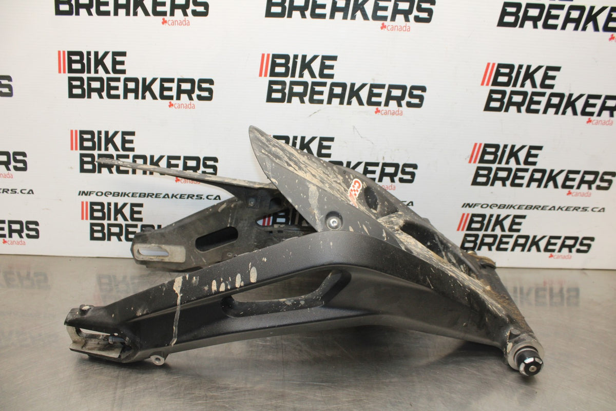 20 TRIUMPH STREET TRIPLE 765 REAR SWINGARM BACK SUSPENSION SWING ARM BB864
